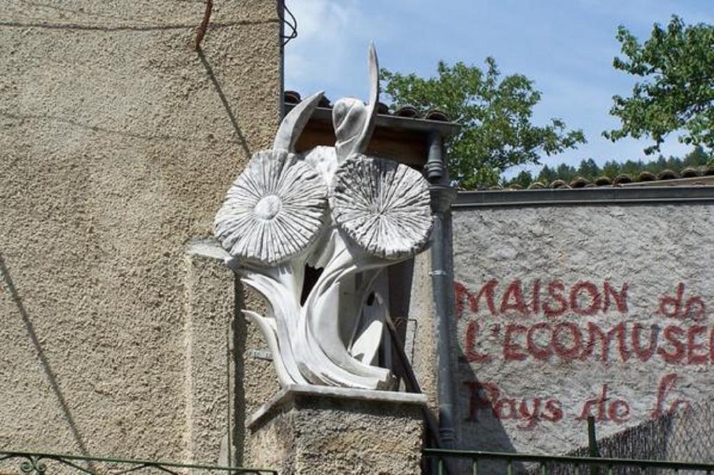 Auberge Du Riou Puget-Rostang Exterior photo
